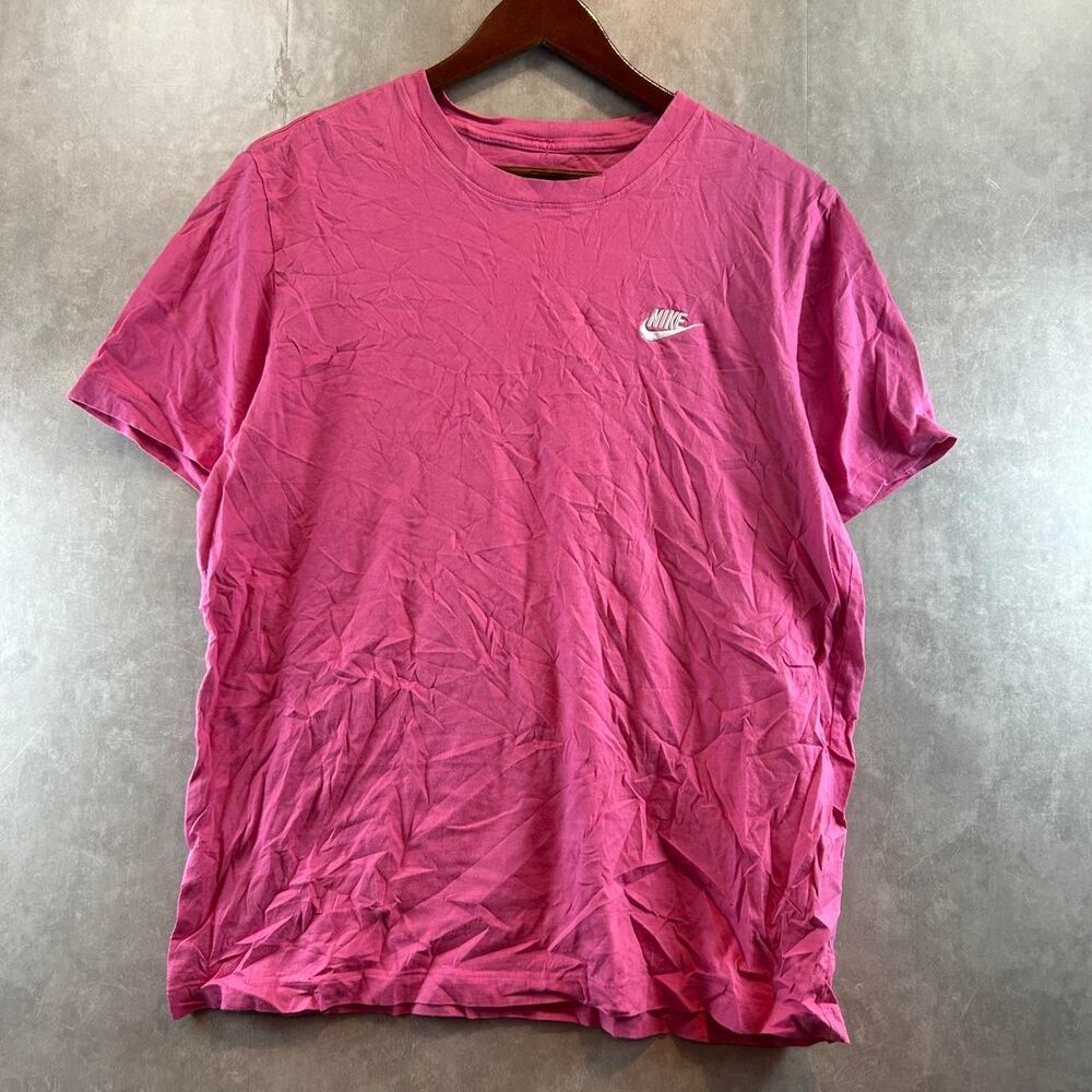 Nike Men's Pink T-shirt